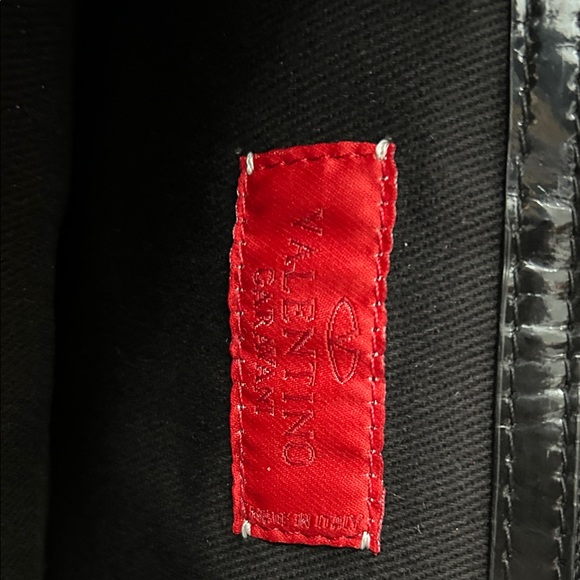 Valentino Garavani Black Patent Shoulder Bag - Picture 2 of 3